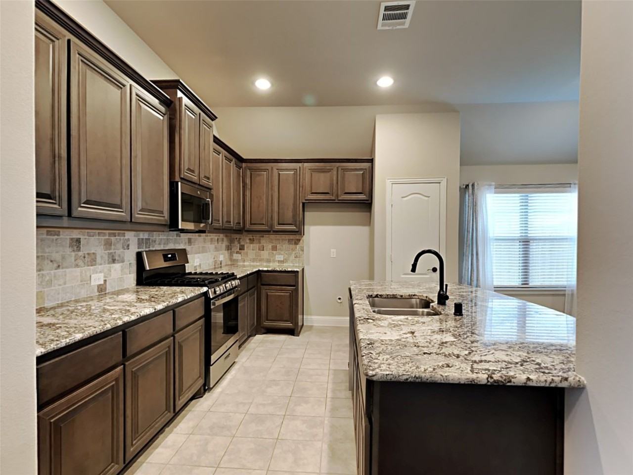 5211 Pentridge Dr - Photo 4 of 17