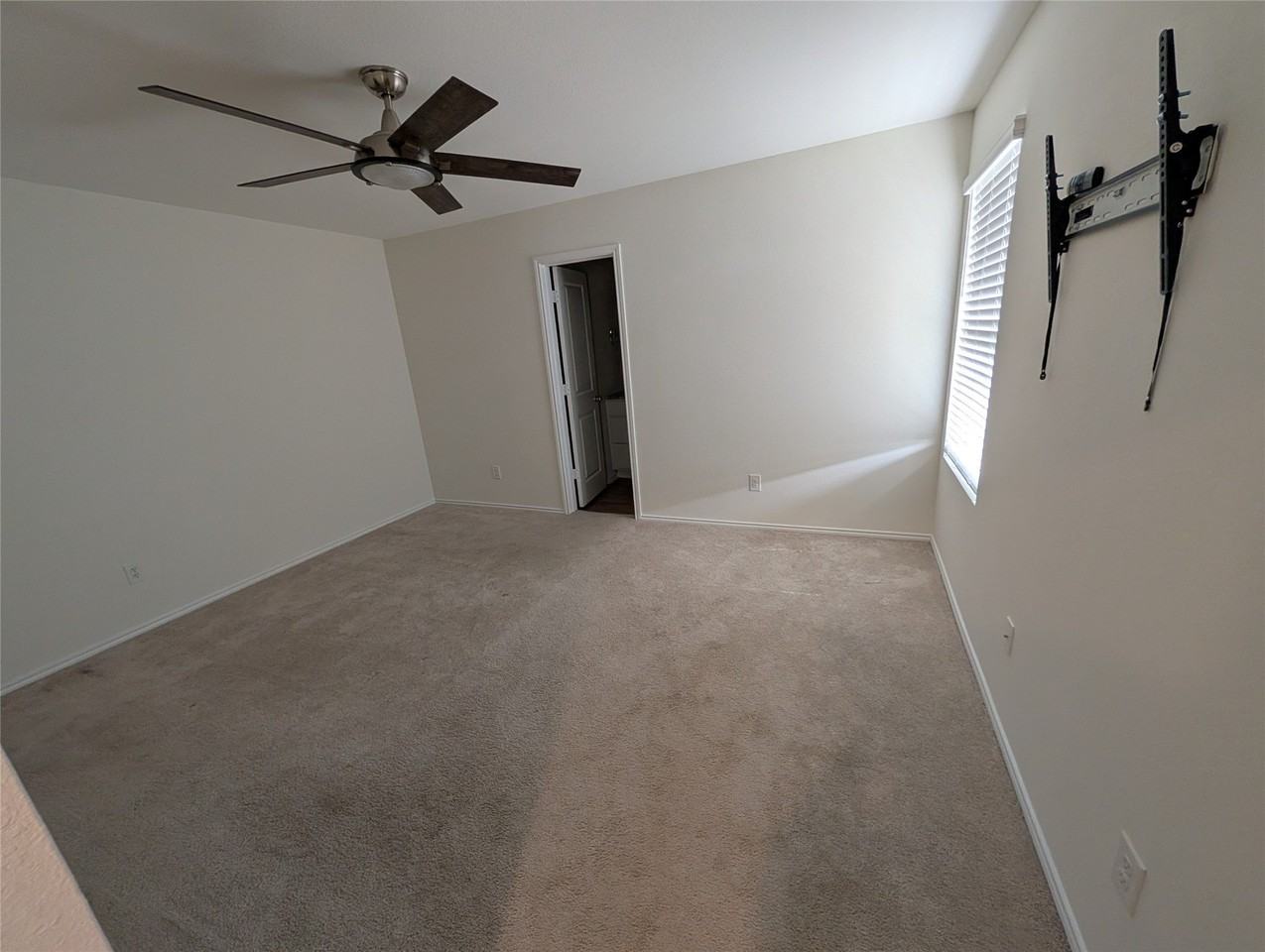 1500 Silver Oak Ln - Photo 6 of 18