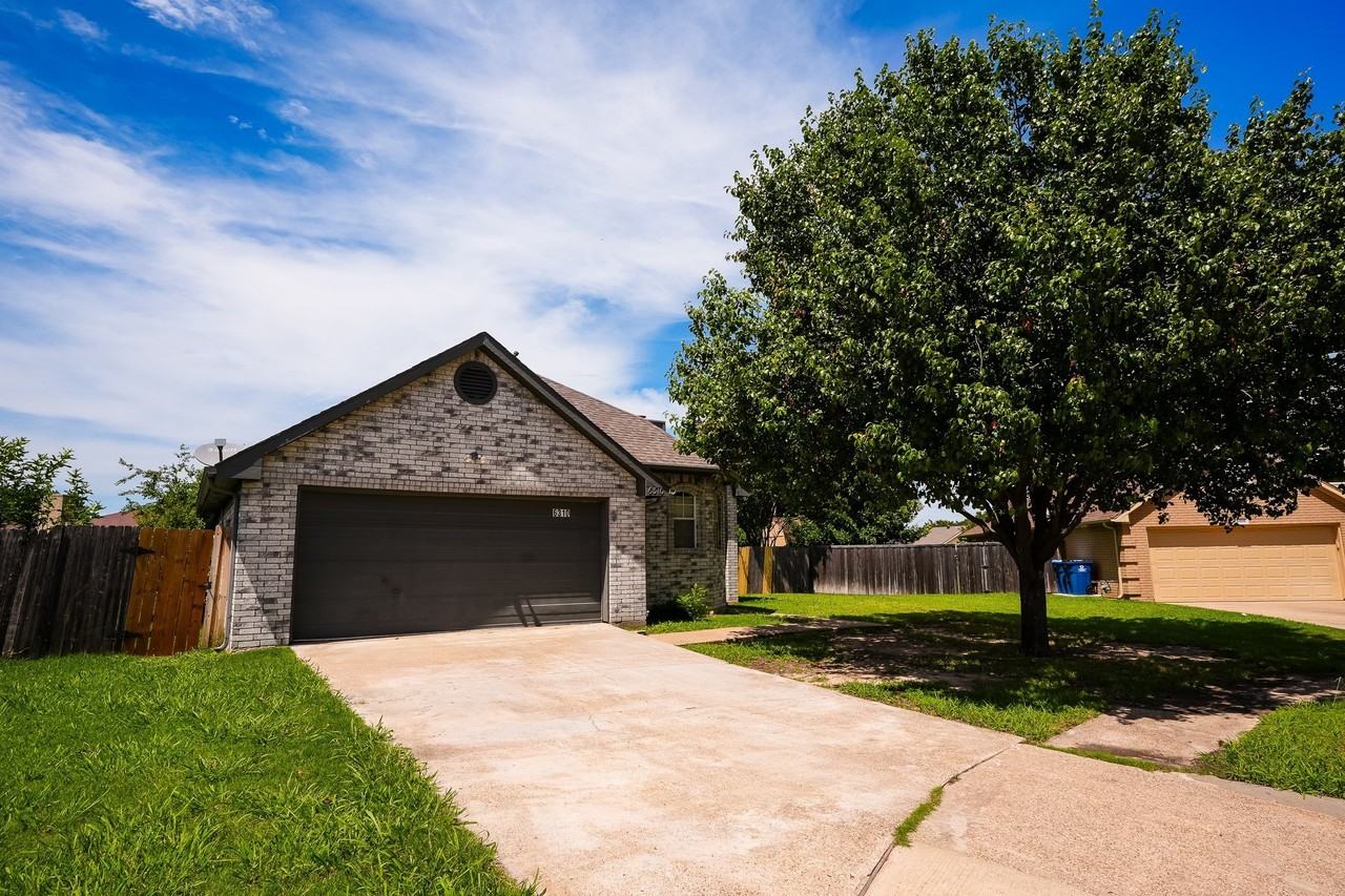 6310 Jessica Way - Photo 4 of 32