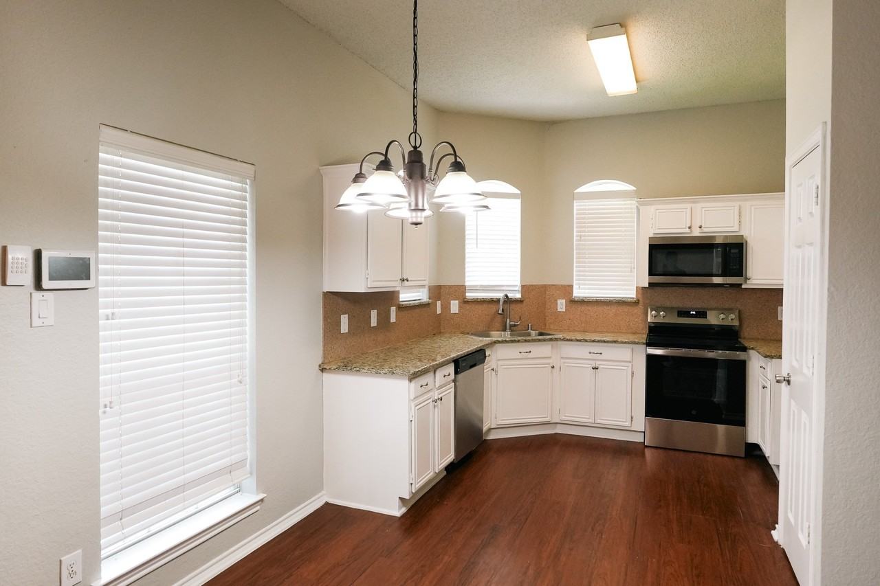 6310 Jessica Way - Photo 7 of 32