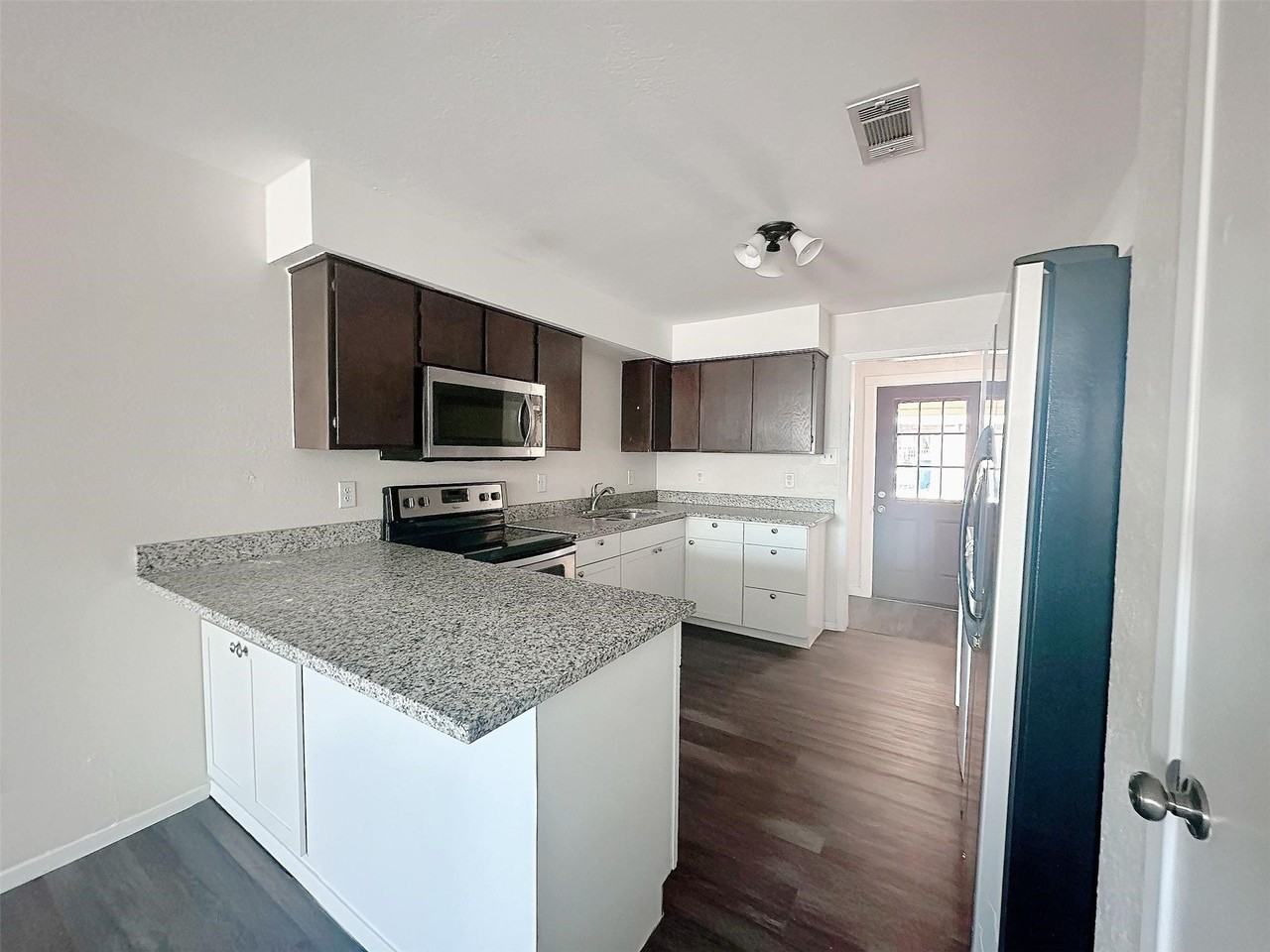 5512 Alexander St - Photo 6 of 16