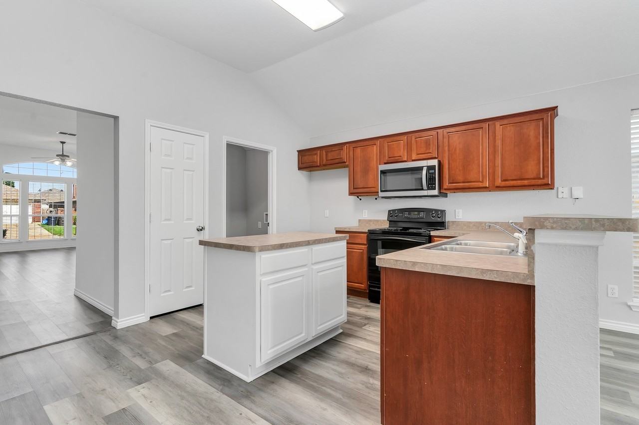 7321 Grass Valley Trl - Photo 5 of 19