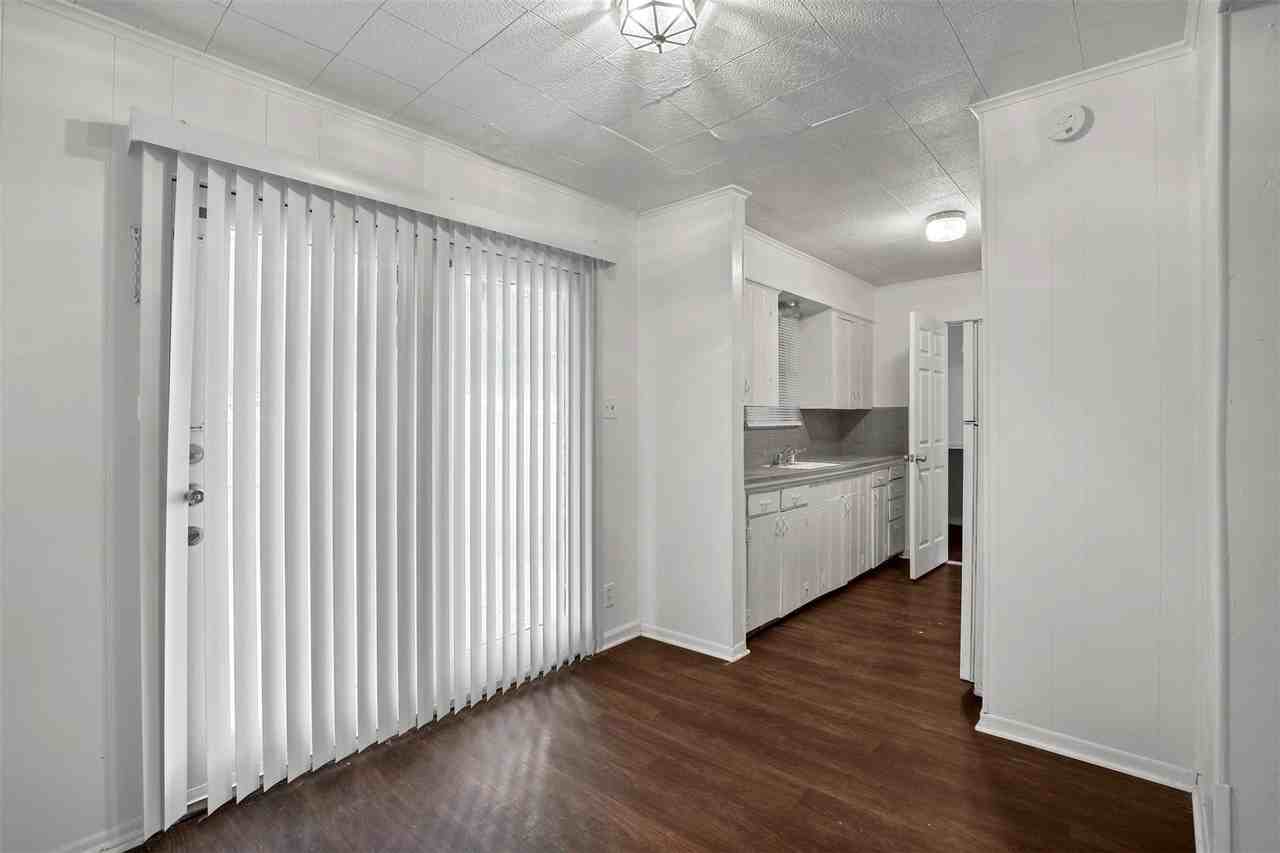 711 N Carroll Blvd - Photo 3 of 18