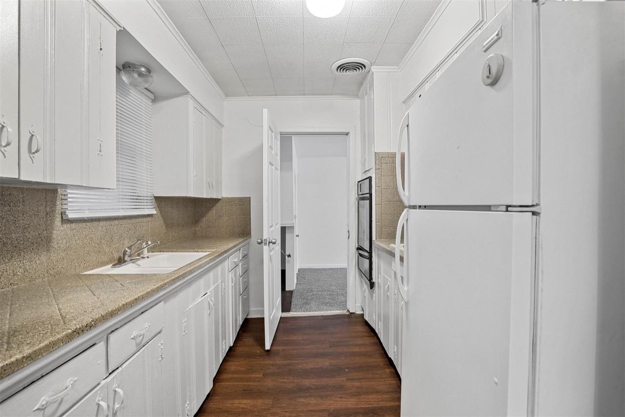 711 N Carroll Blvd - Photo 4 of 18