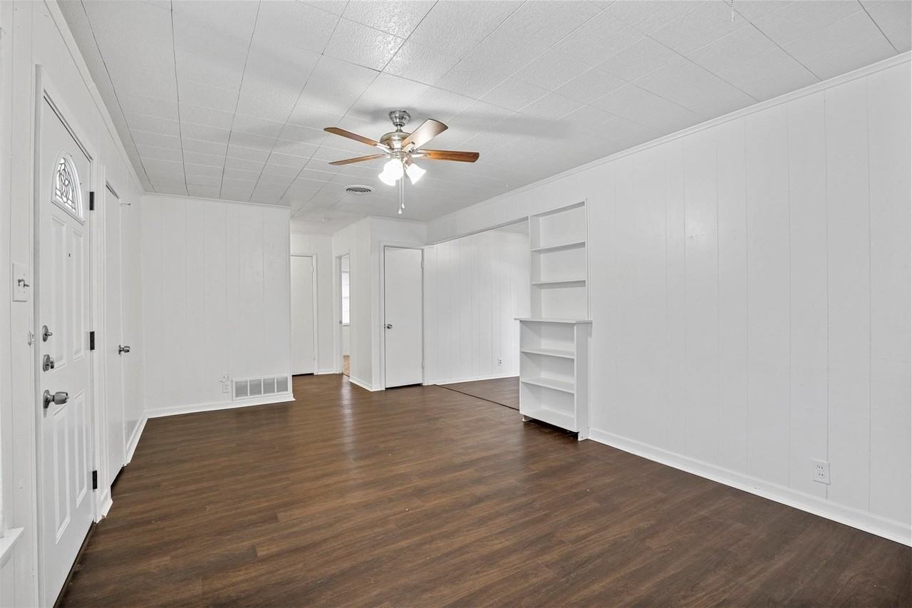 711 N Carroll Blvd - Photo 6 of 18
