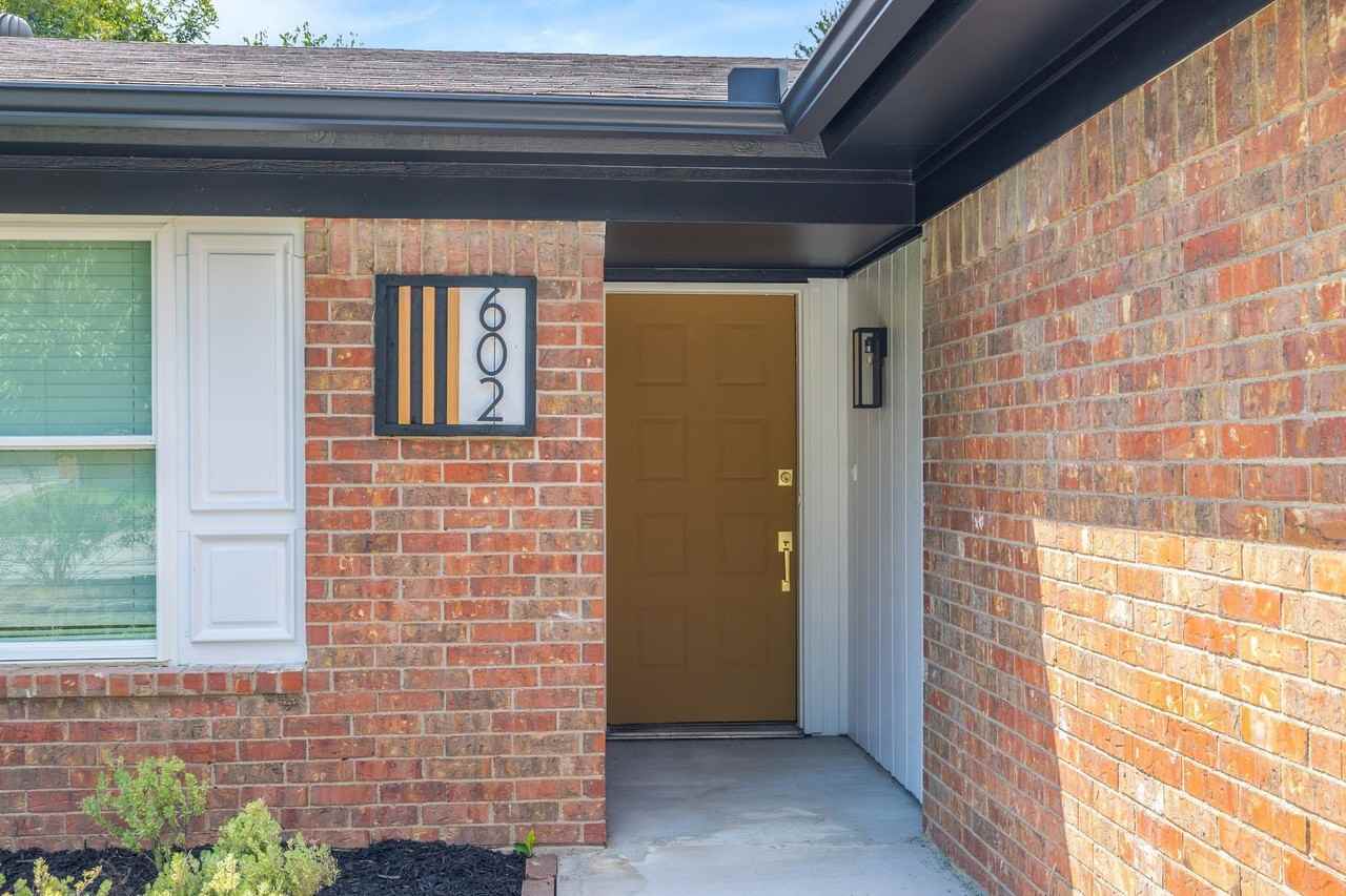 602 S Waxahachie St - Photo 2 of 31