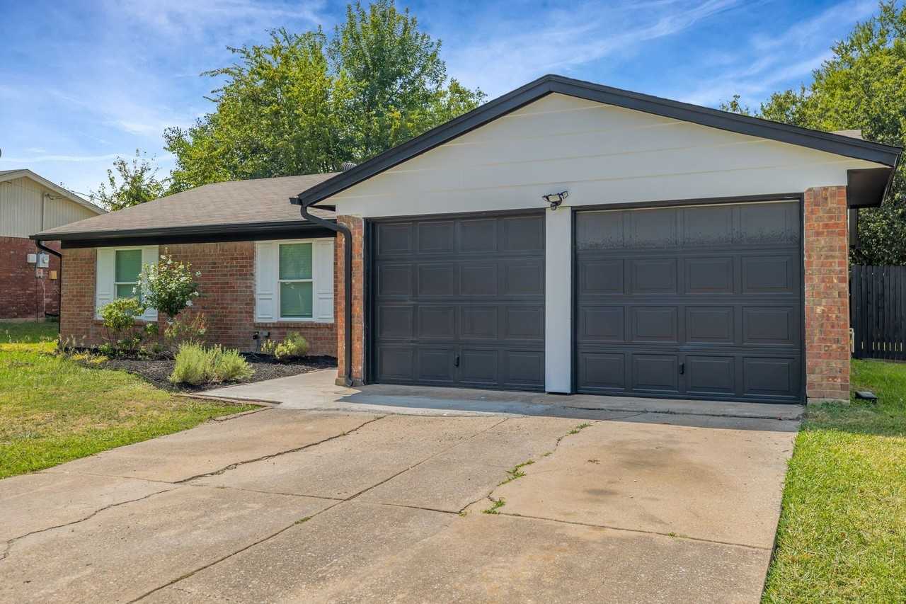602 S Waxahachie St - Photo 3 of 31