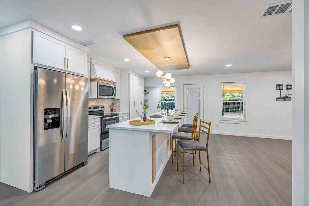 602 S Waxahachie St - Photo 4 of 31