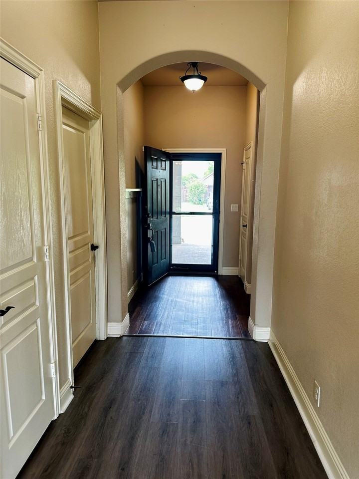 3011 Winecup Ct - Photo 2 of 25