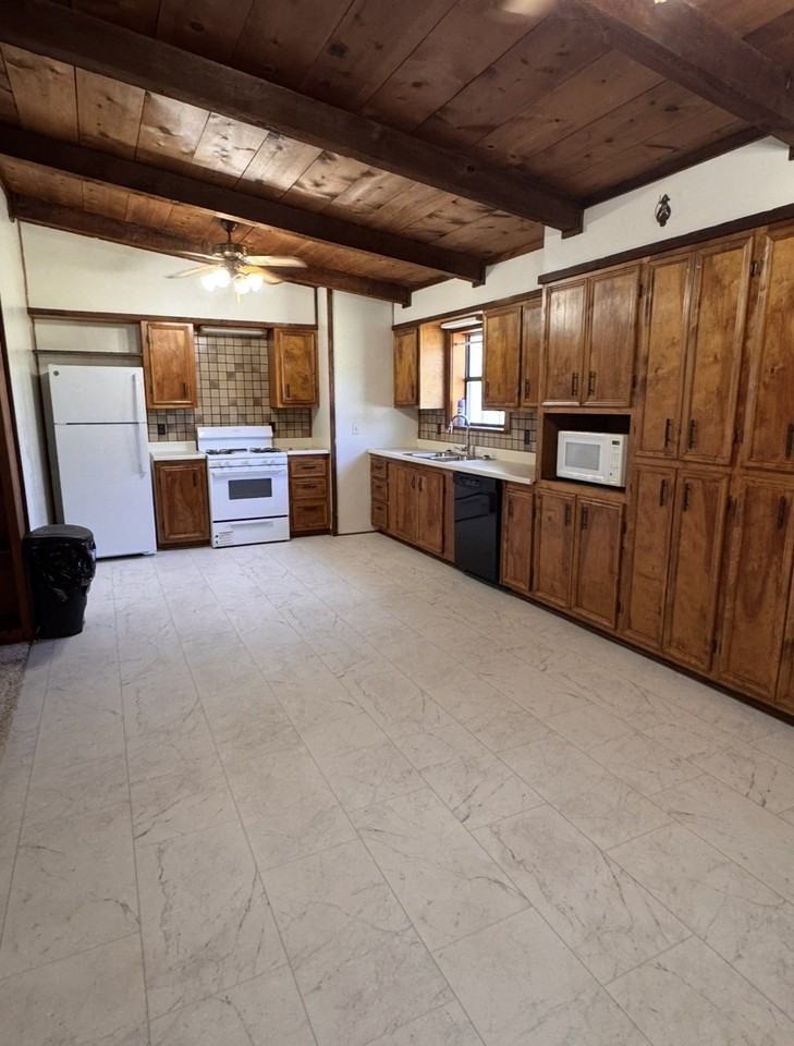 1391 County Road 232 - Photo 2 of 15