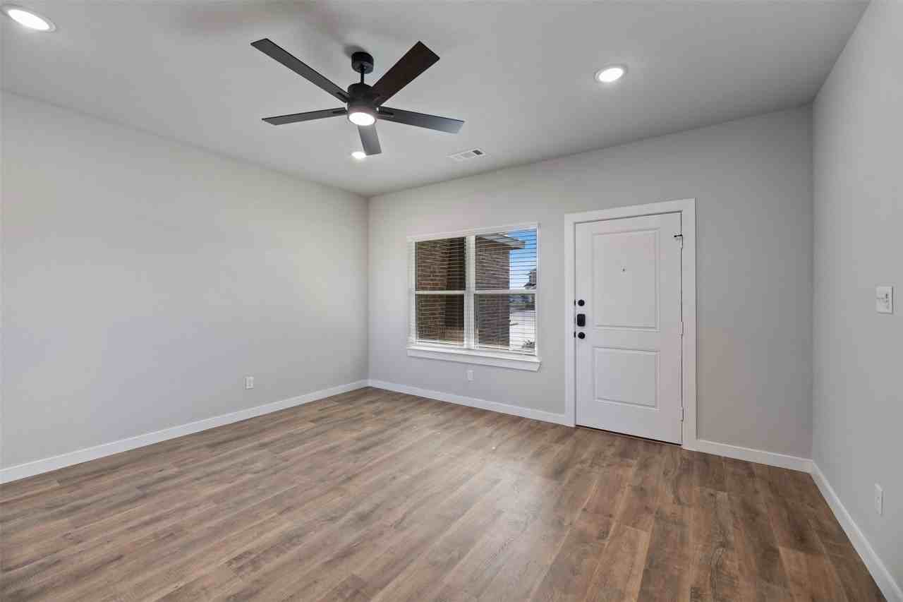 4060 Lecroy Ct - Photo 4 of 34