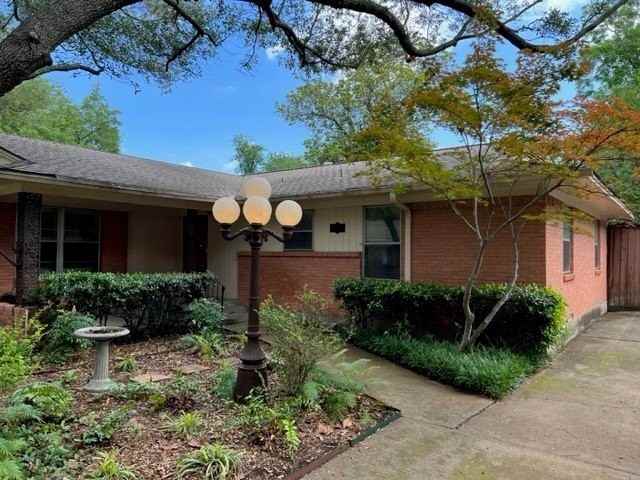 7215 Clemson Dr - Photo 3 of 30