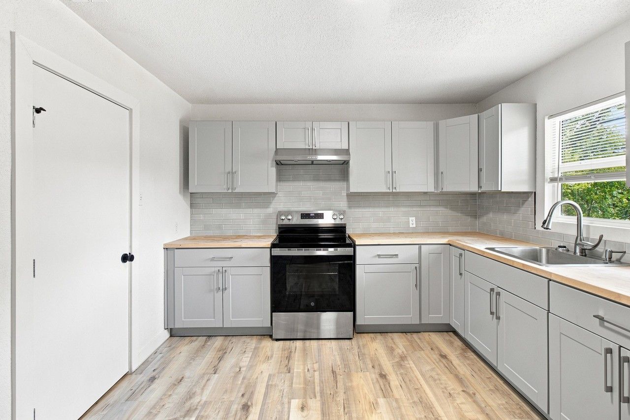 800 Winnie St - Photo 7 of 34