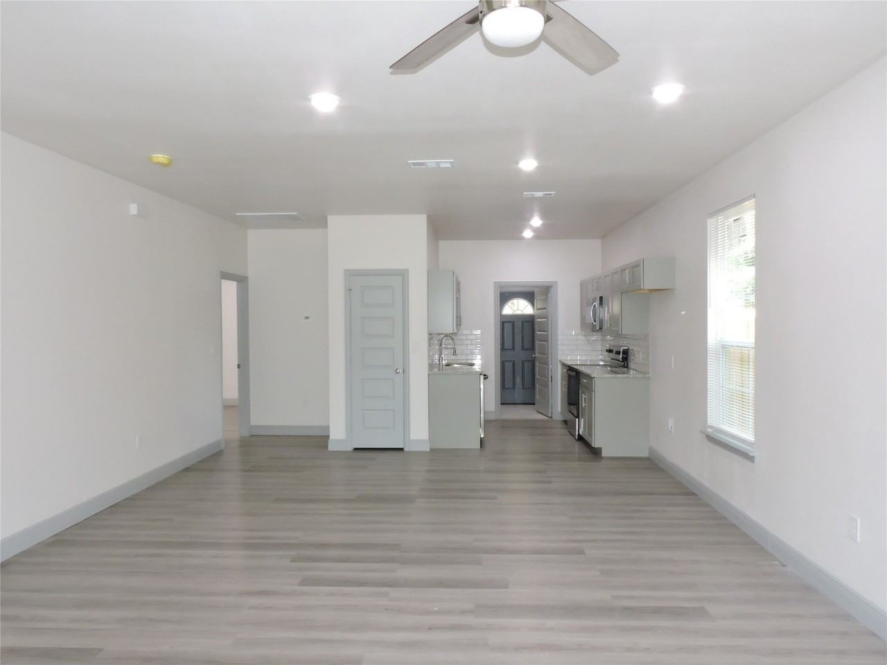 6110 Tejas Dr - Photo 3 of 19