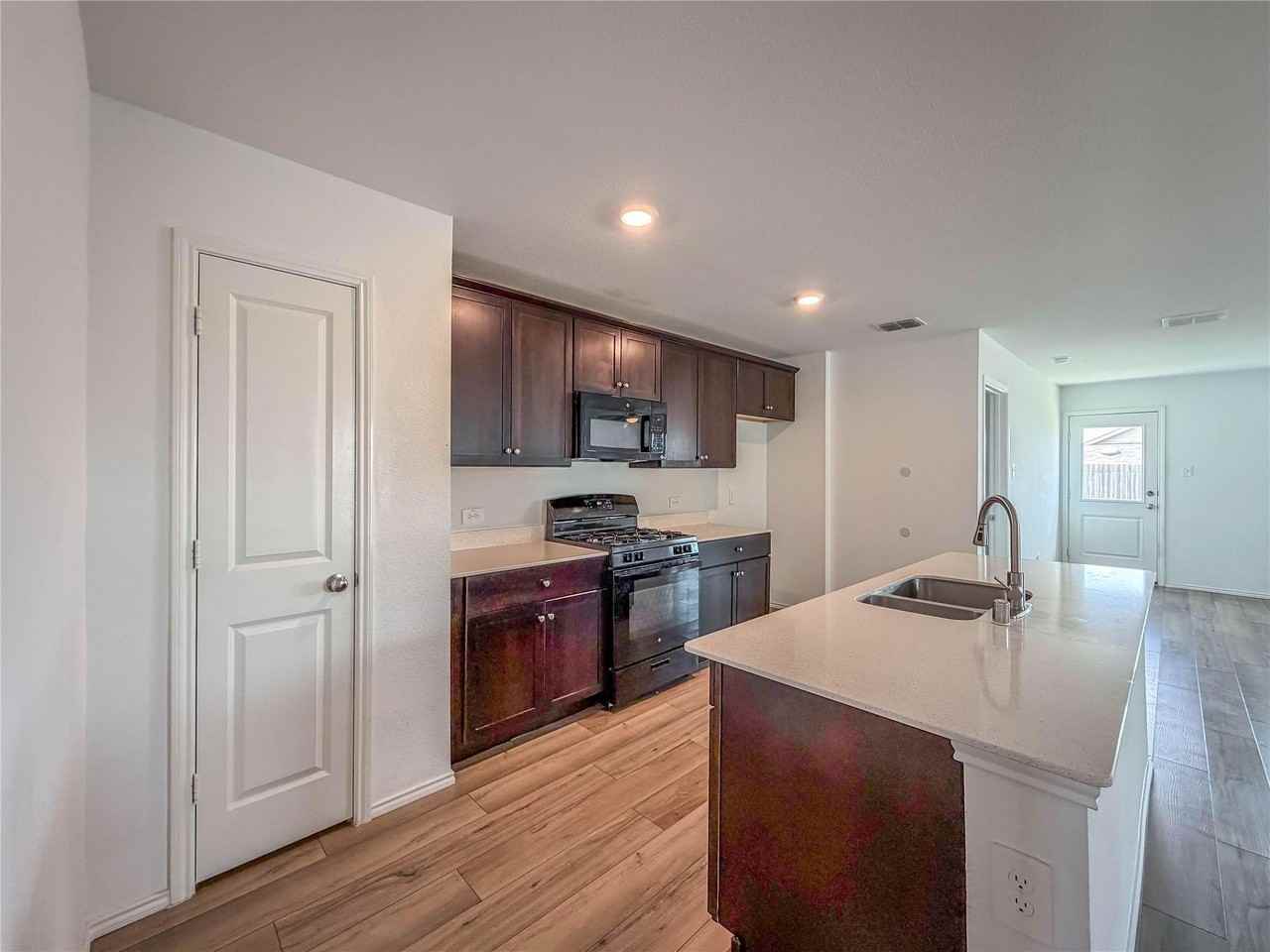 416 Frio Pass Trl - Photo 3 of 13