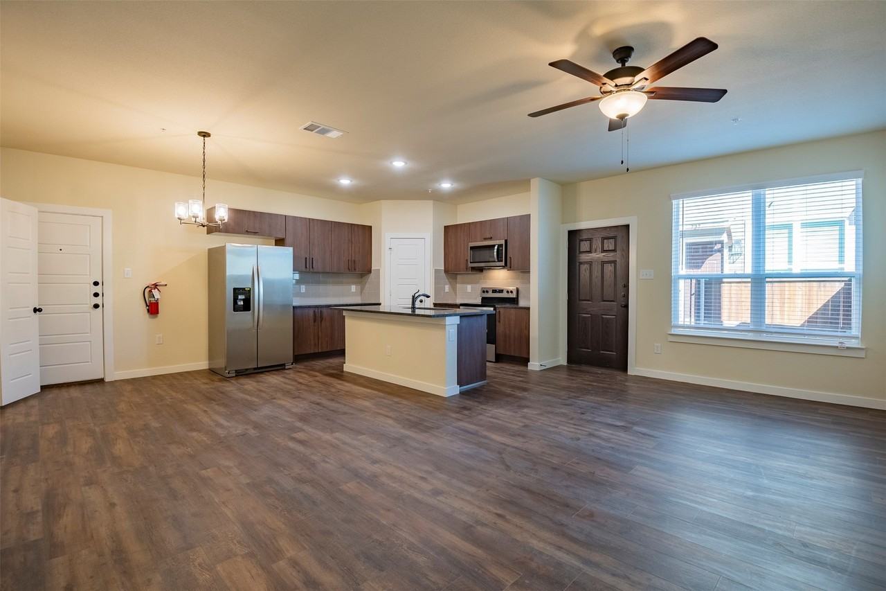 713 Wheatfield Dr - Photo 2 of 17