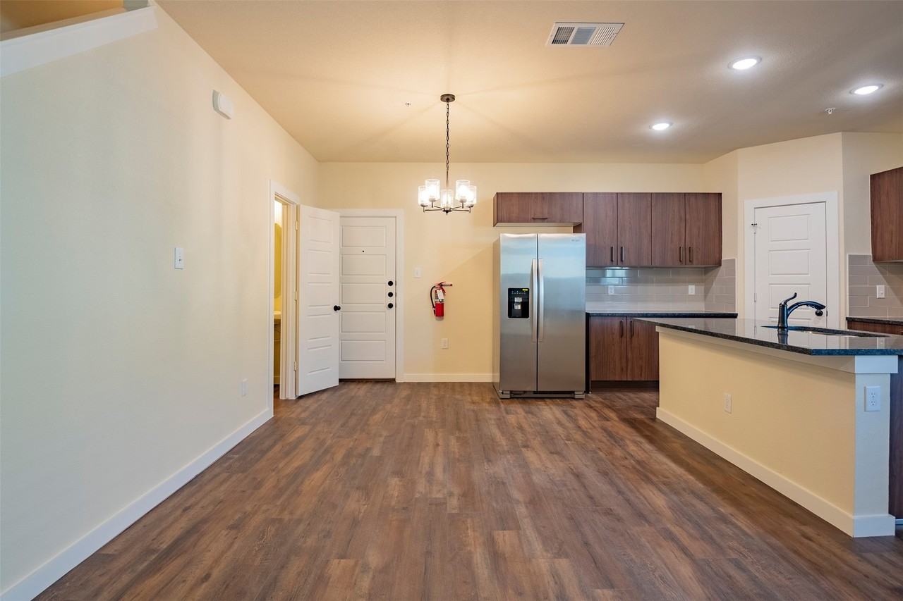713 Wheatfield Dr - Photo 3 of 17