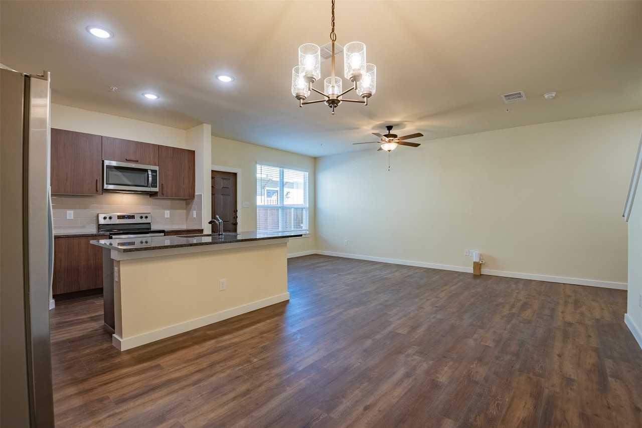 713 Wheatfield Dr - Photo 4 of 17