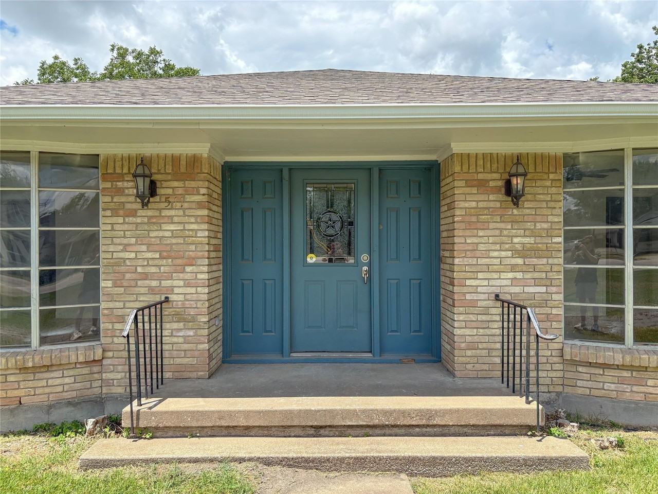 511 W Walnut St - Photo 2 of 26