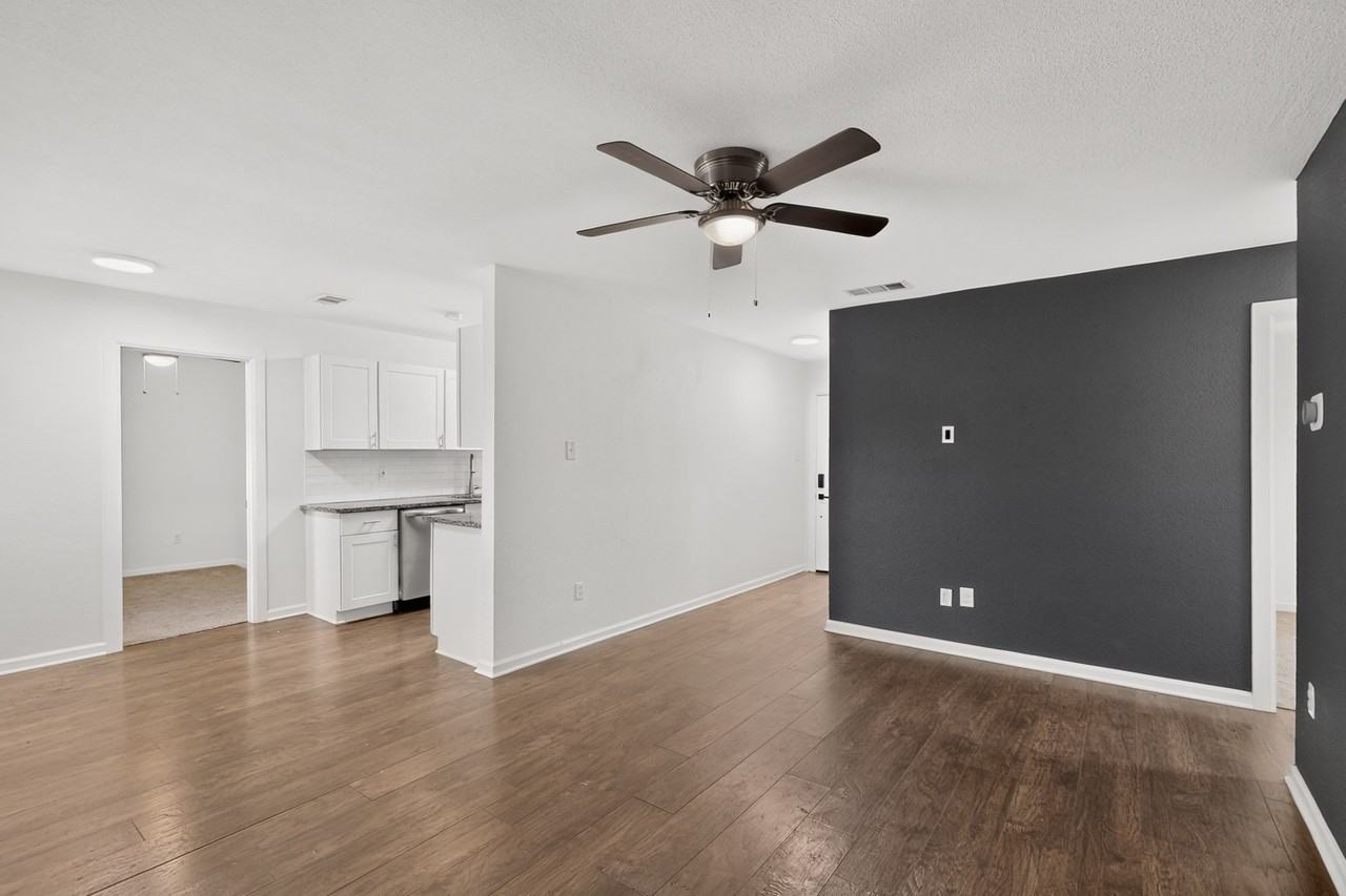 10332 Grabbs Ln - Photo 4 of 34
