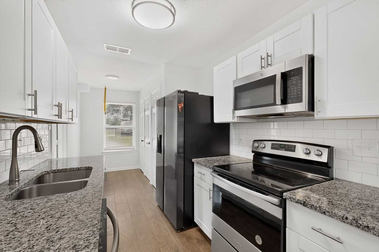 10332 Grabbs Ln - Photo 6 of 34