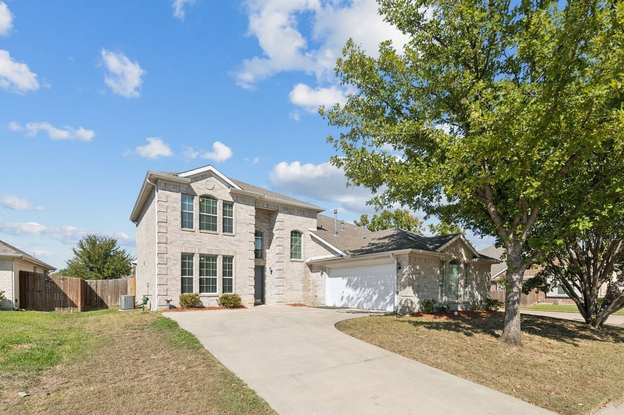 5100 Brookside Dr - Photo 2 of 33