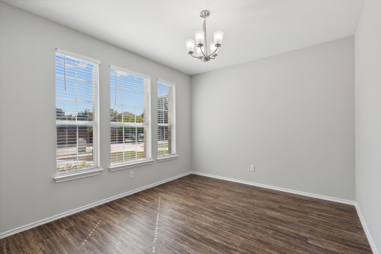 5100 Brookside Dr - Photo 5 of 33