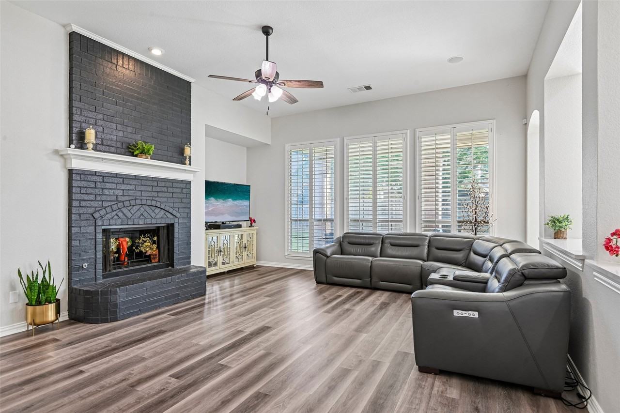 837 Moss Cliff Cir - Photo 4 of 36
