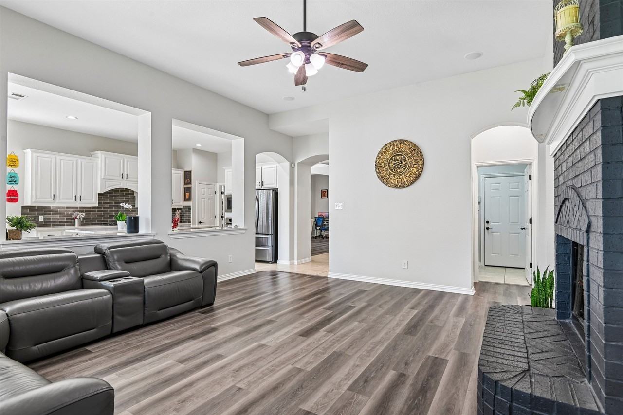 837 Moss Cliff Cir - Photo 5 of 36