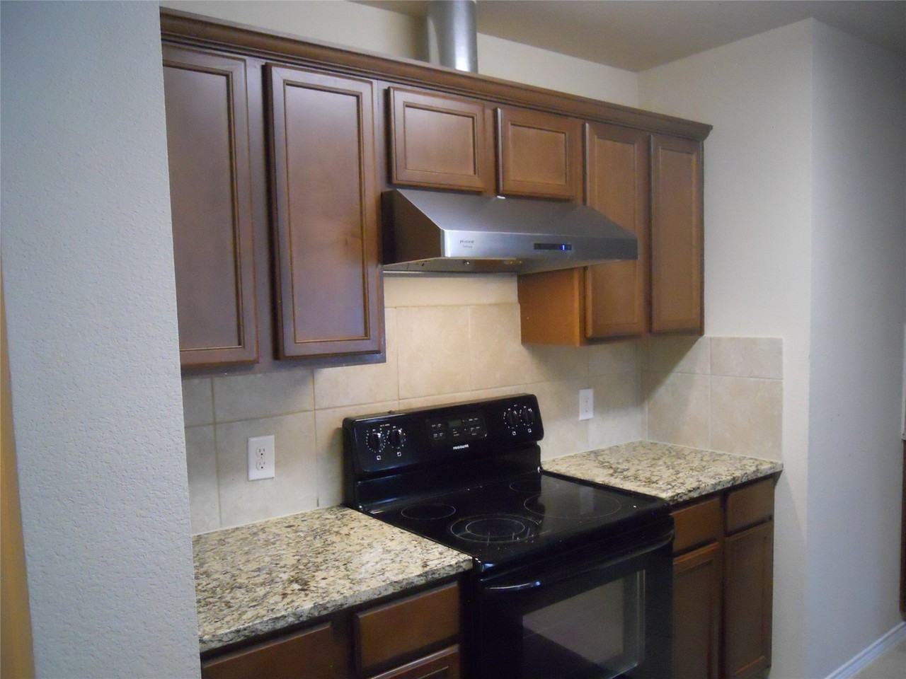 1205 Jasper Xing - Photo 3 of 22