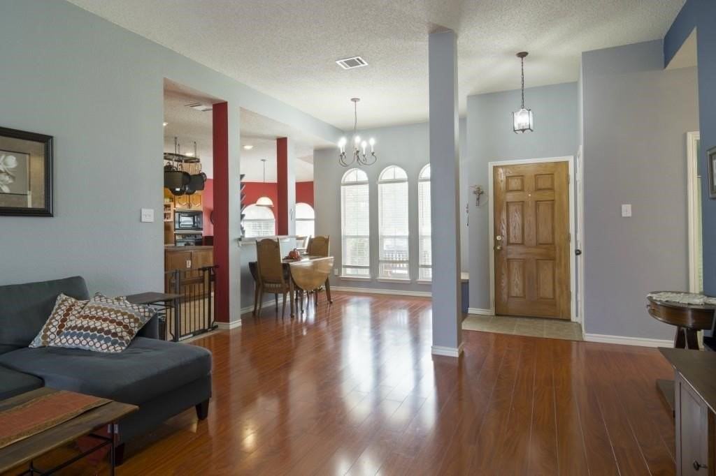 1461 Norfolk Ct - Photo 3 of 10