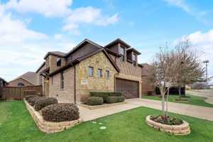 featured image of 8408 La Fontaine Dr