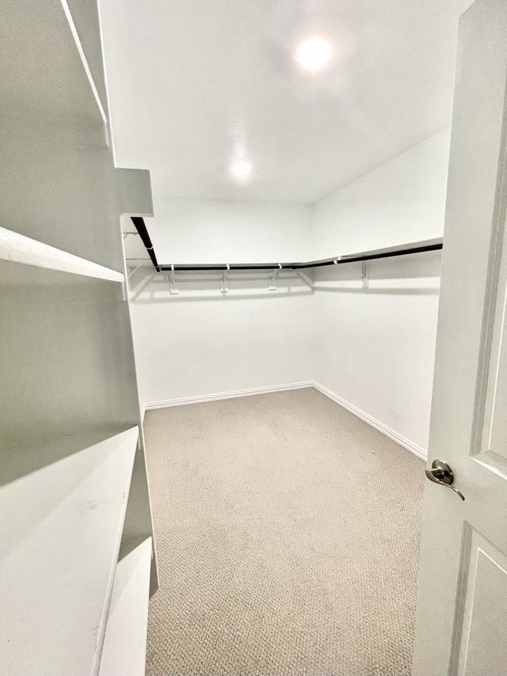 2624 Wellington Ln - Photo 7 of 20