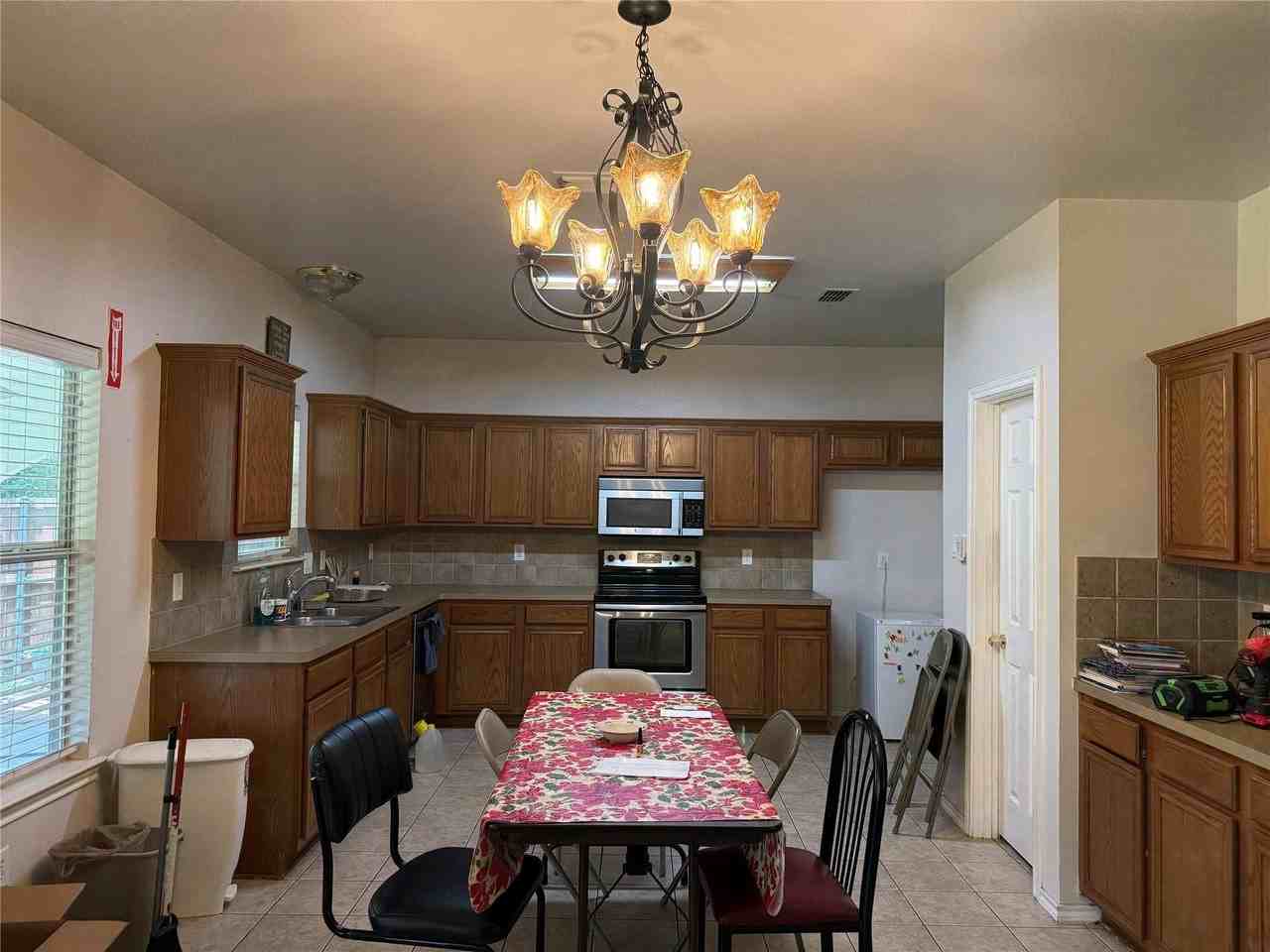 1209 Firewheel Pl - Photo 3 of 11