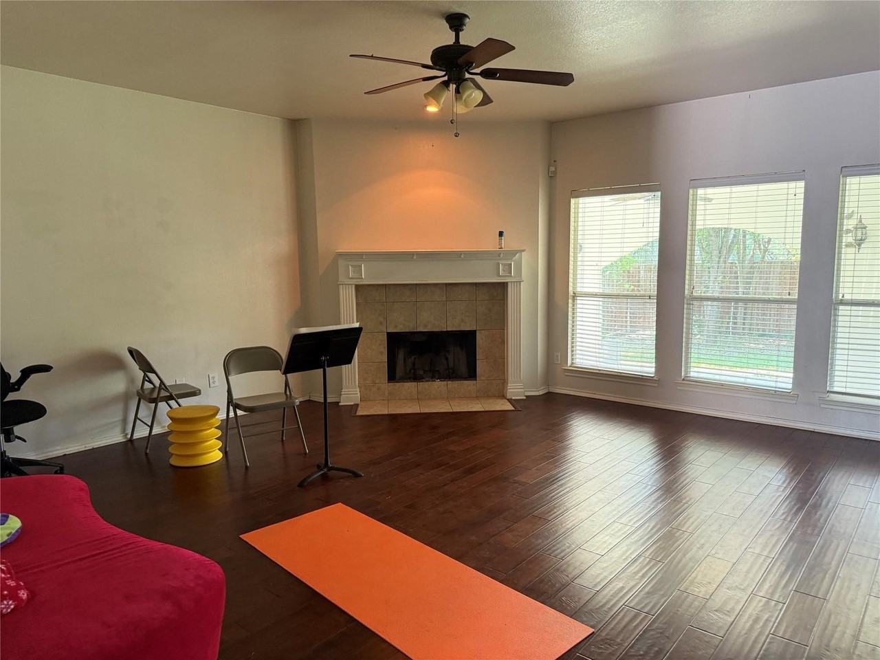 1209 Firewheel Pl - Photo 4 of 11
