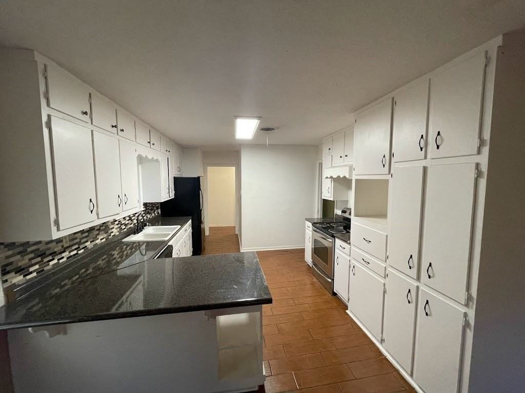 1227 Park Center St - Photo 3 of 13