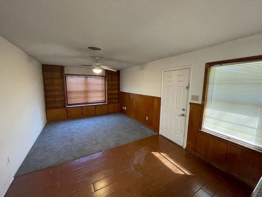 1227 Park Center St - Photo 5 of 13