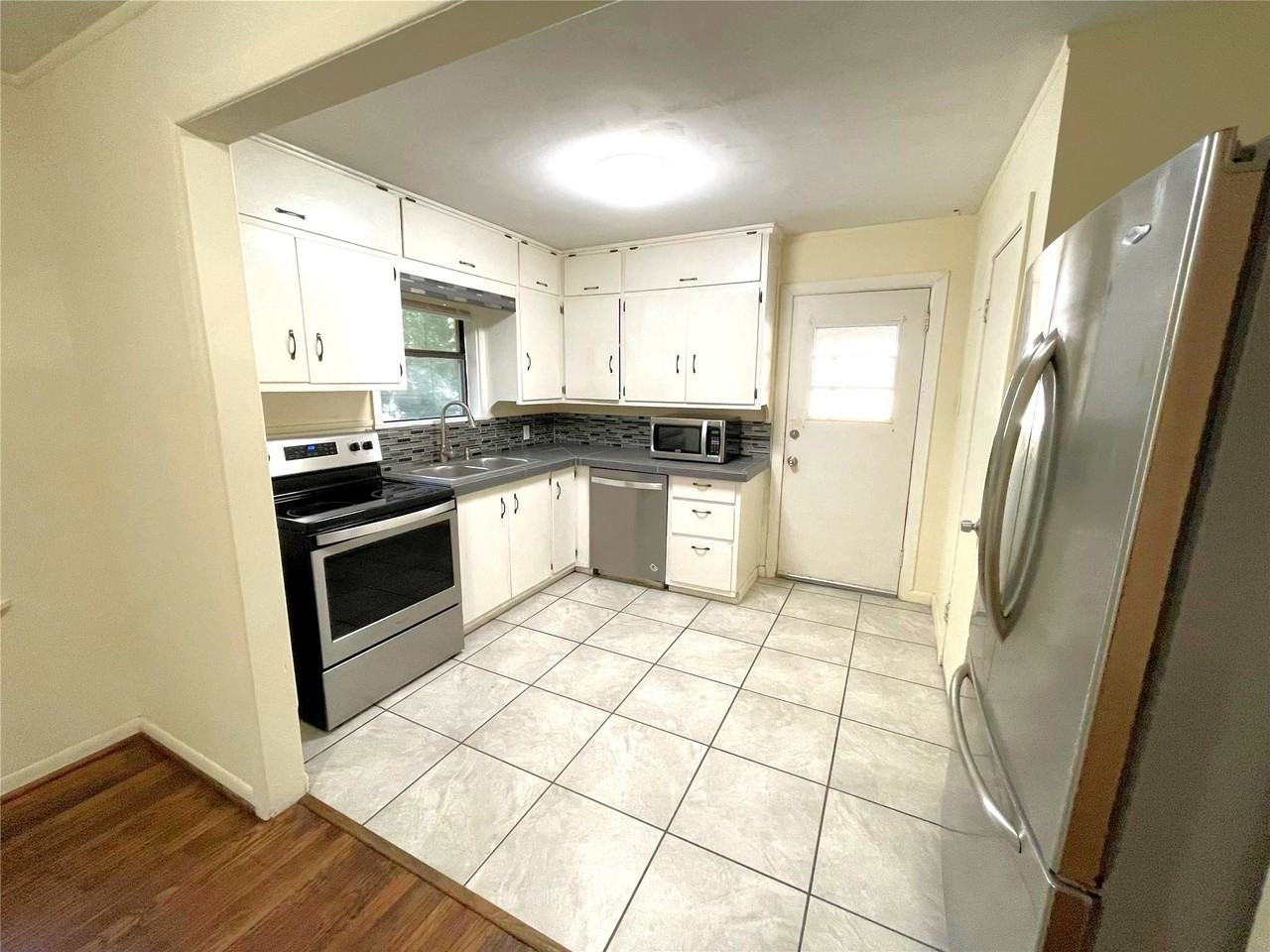 501 S Perry Ave - Photo 4 of 11