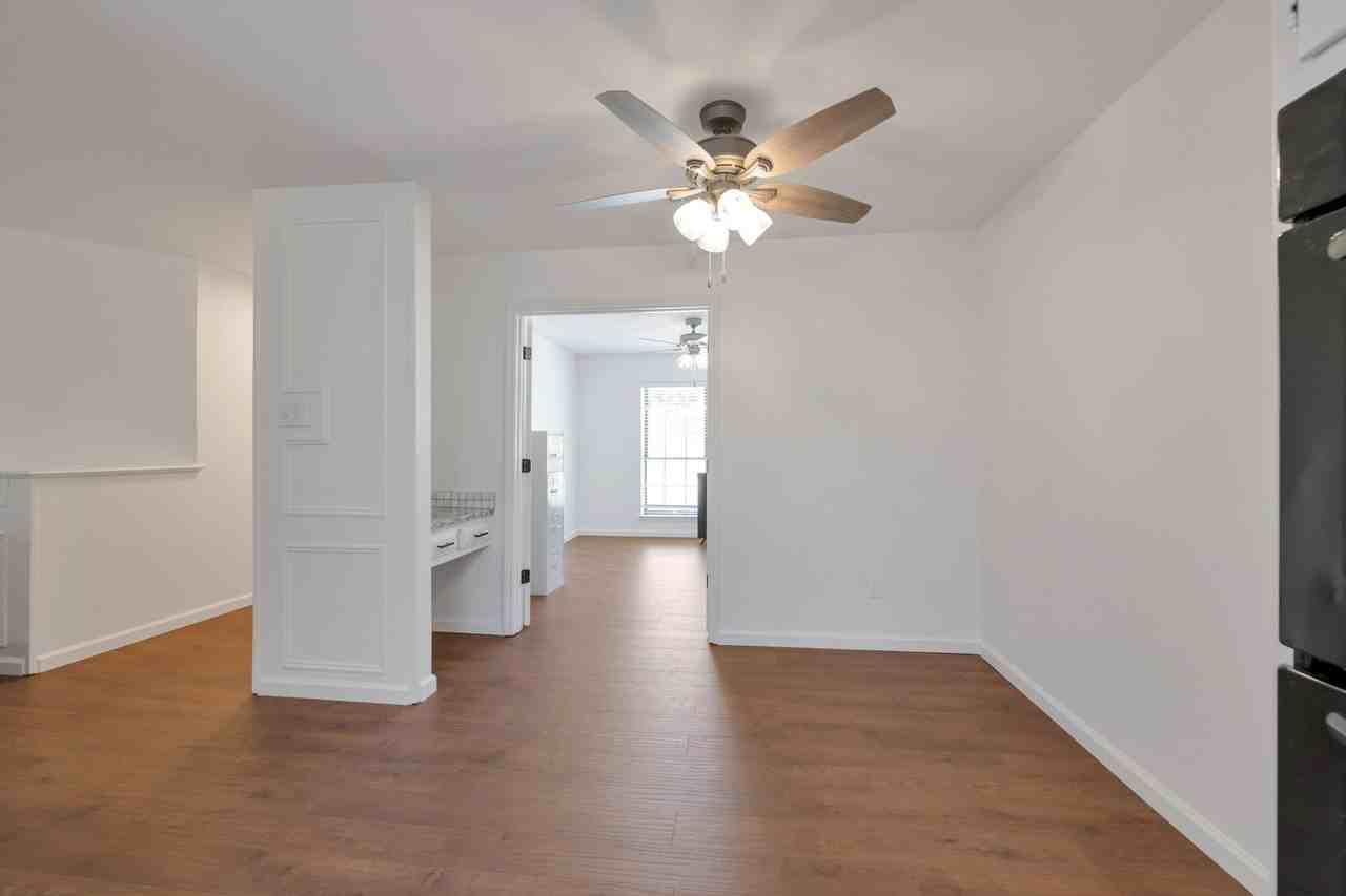 2127 Tanglewood Dr - Photo 4 of 15