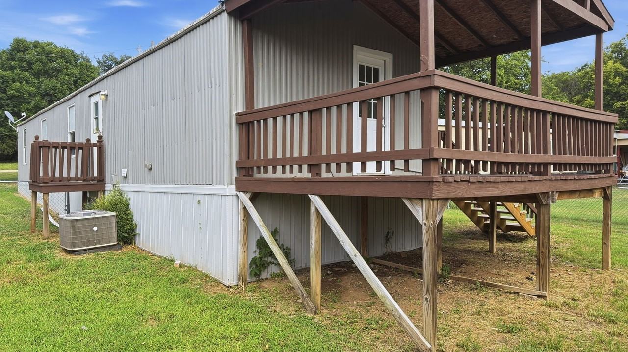 720 Jupiter Ave - Photo 6 of 28