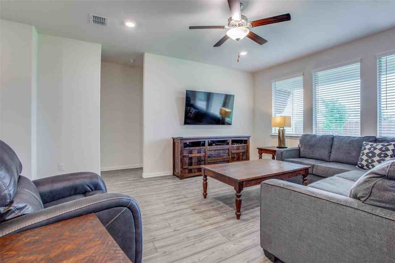 113 Hayes Dr - Photo 5 of 27