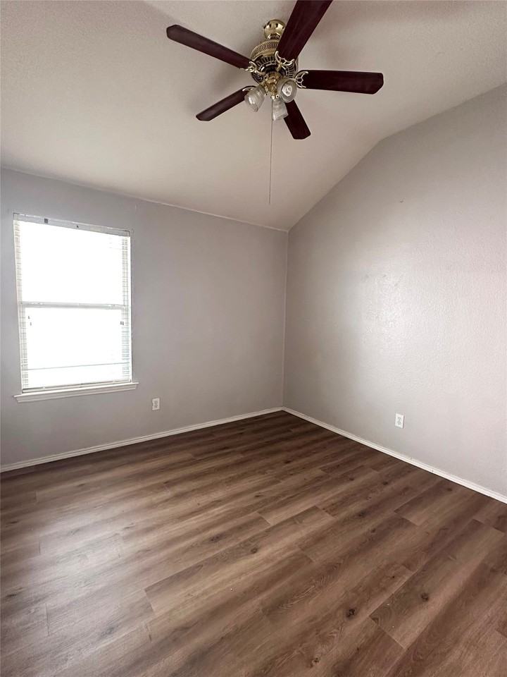 9324 Harrisburg Ln - Photo 4 of 21