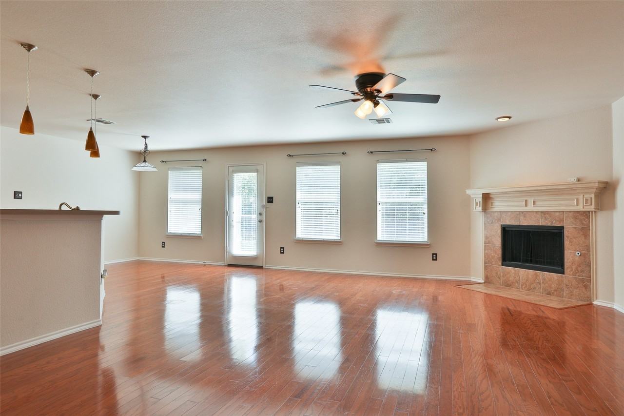 809 Robbin Cir - Photo 2 of 23