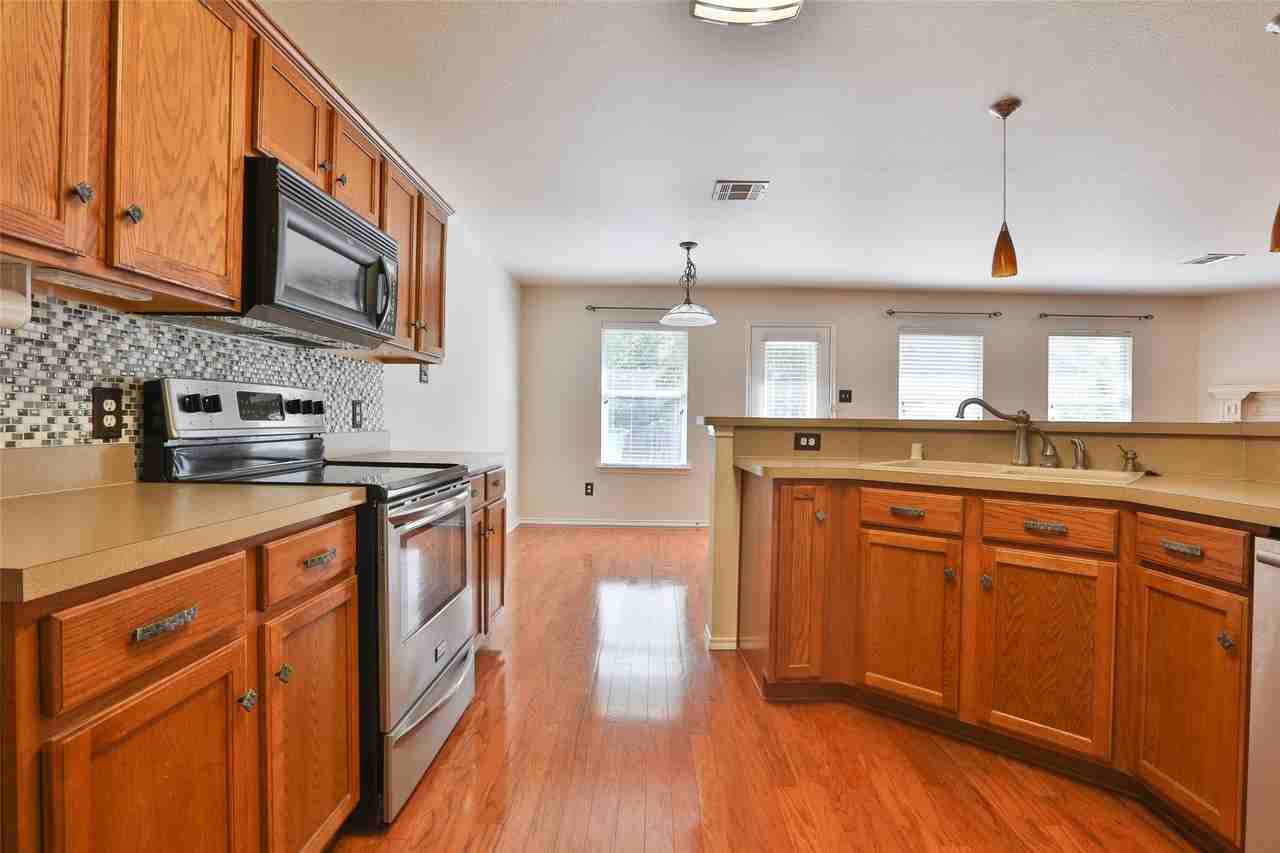 809 Robbin Cir - Photo 3 of 23