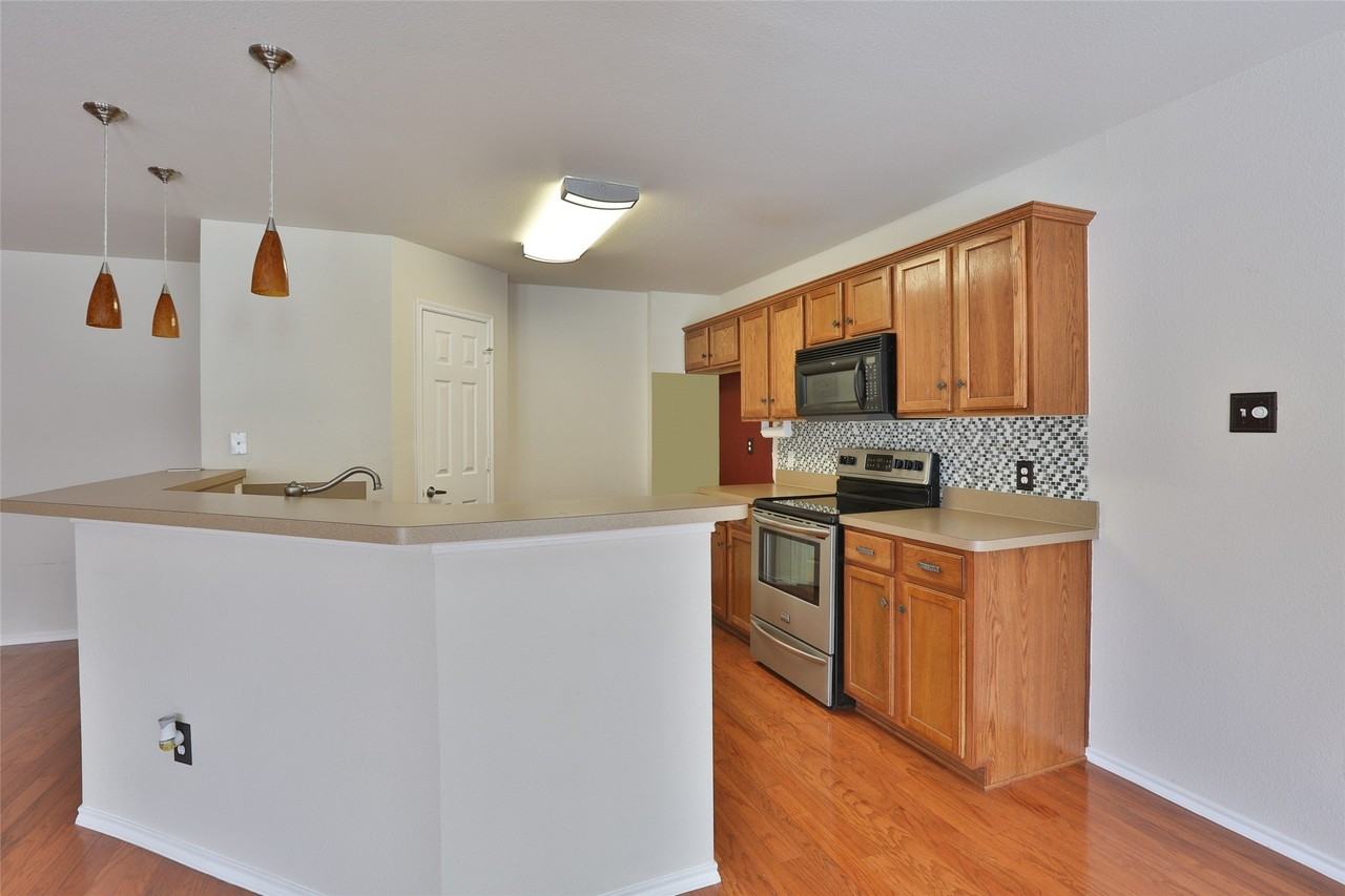 809 Robbin Cir - Photo 4 of 23