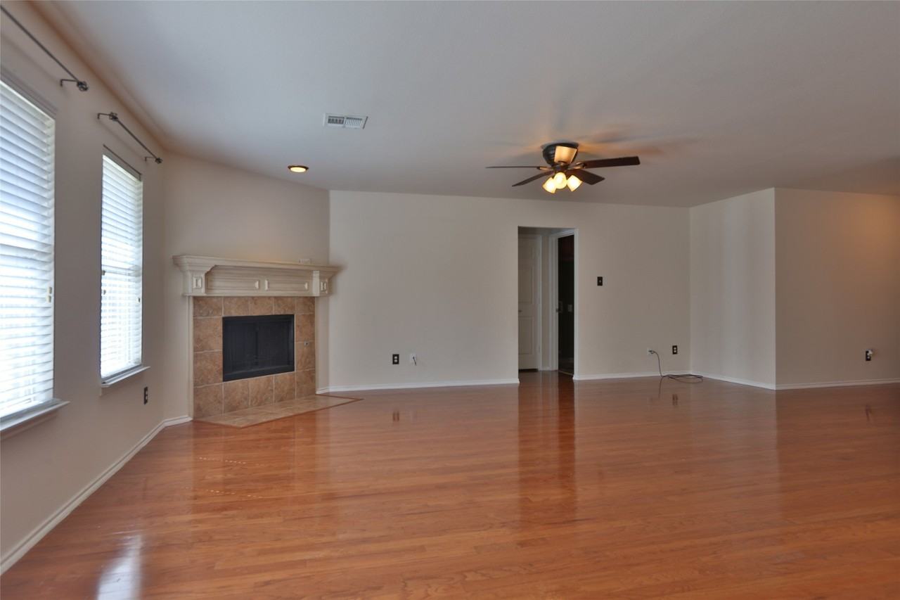 809 Robbin Cir - Photo 6 of 23