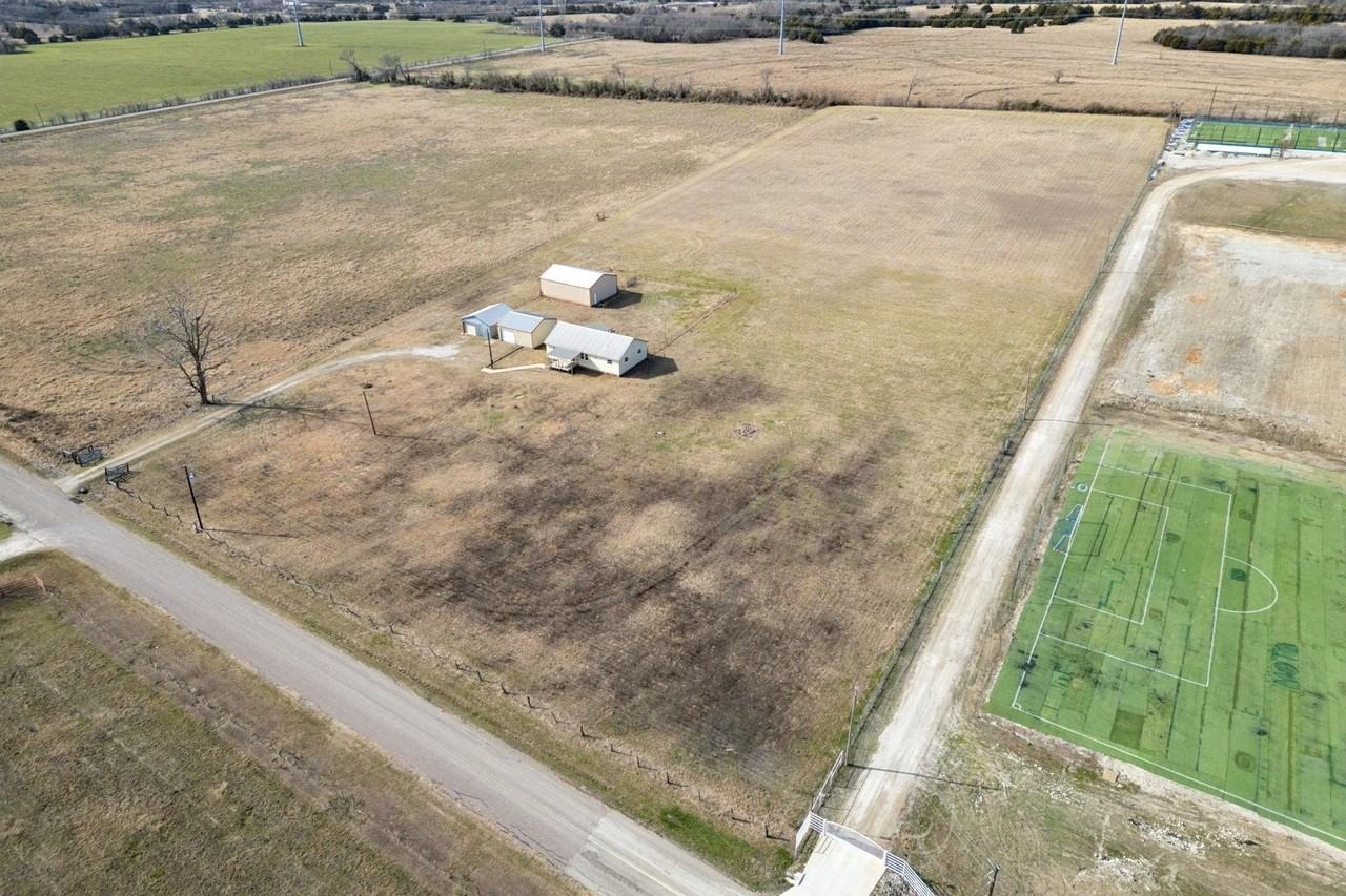 4304 County Road 171 - Photo 3 of 31