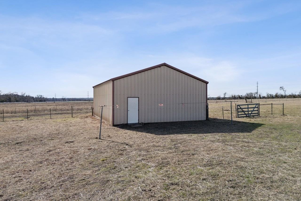 4304 County Road 171 - Photo 6 of 31