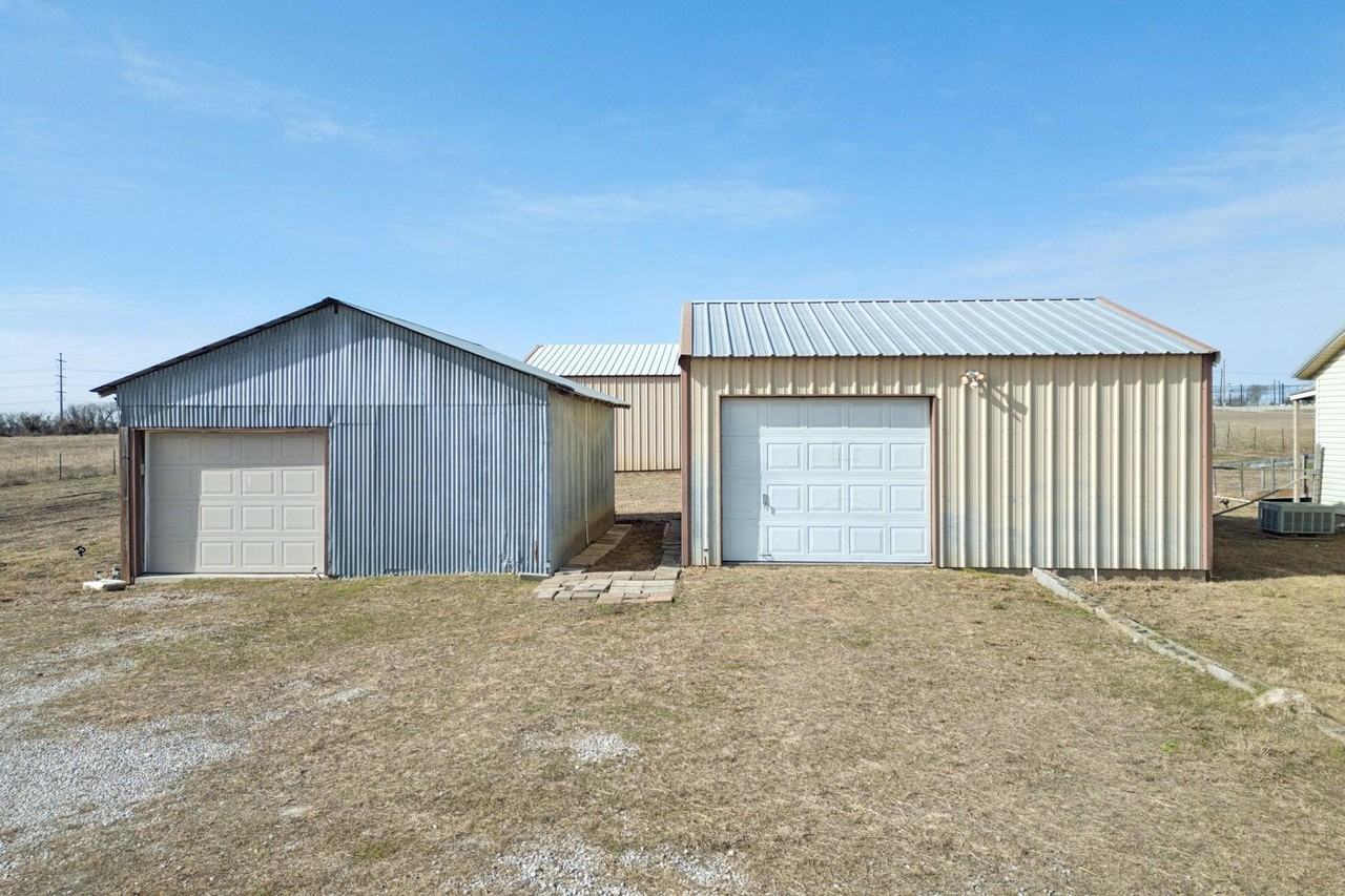 4304 County Road 171 - Photo 7 of 31