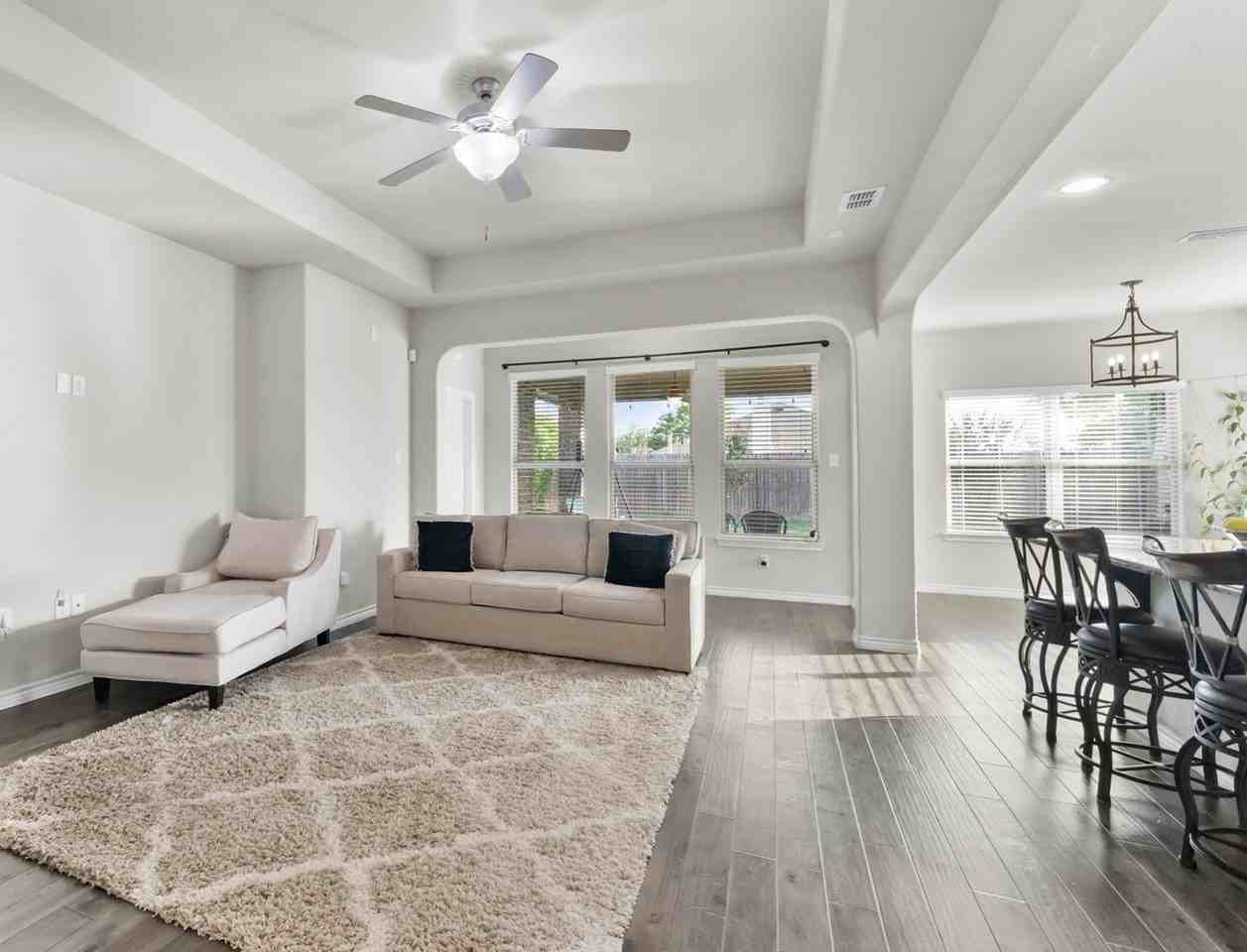 307 Acadia Ln - Photo 6 of 32